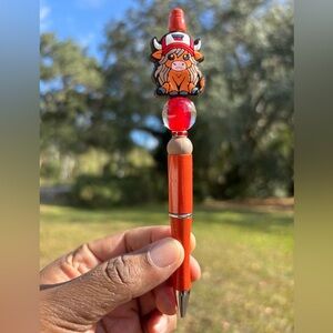 Highland Cow with Hat Custom Beaded Pen